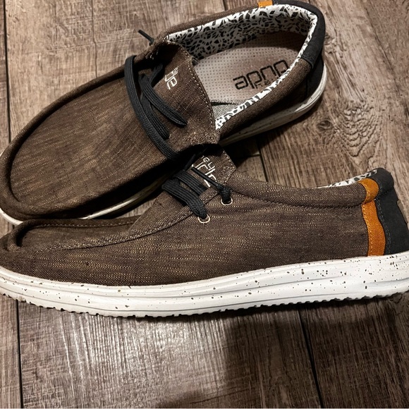 Hey Dude - Picture 2 of 3